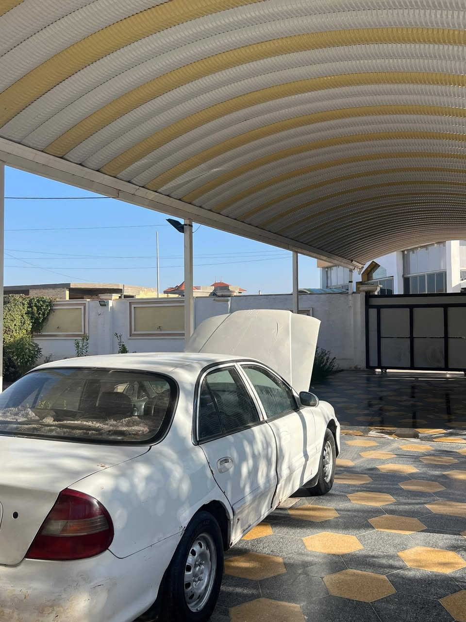 السلام عليكم من رخصه ادمن توجد سياره سوناته تو موديل 2000 البيع رقم سياره بغداد الماني مكان سياره حبانيه محرك حاويه جديد عليها غرامه 150 الف راعي سياره موجود بل حبانيه تحويل مباشر السعر 25 بيها مجال رقم التلفون ***********
