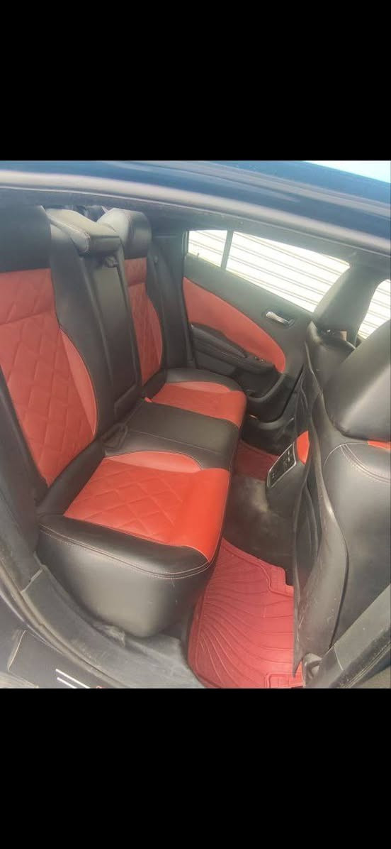 مصبوغة ازرق تغيير لون
حادثها مدكر خلفي جهة السائق وبابين دعامية مبدلة وبنيد معدل نفسه
السنوية جديدة
السيارة وارد امريكي 
غاز بانزين
السعر ١٤٥ ورقة وبيها مجال 
للاستفسار واتساب ***********
