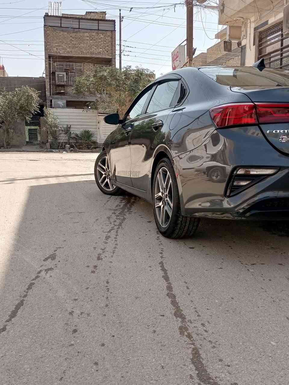 السلام عليكم للبيع فورتي موديل 2019 فئه S مكينه الفين دوش كير AT رقم بغداد انكليزي بأسمي  مكينه كير خير من الله تدفئه تبريد ثلج السياره ليبل واحد بدون صبغ حادثها بارد بلبنيد مواصفاتها بصمه سلايت روف تشغيل عن بعد رادر امامي توقف ذاتي سياقه ذاتيه نضام سبورت شاشه كامره دوراه تحكم استيرن جهتين السعر122 العنوان بغداد البياع تقاطع درويش ***********
