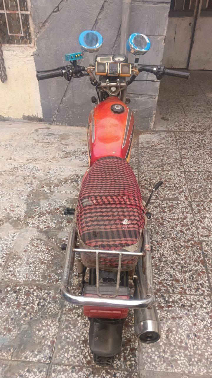 سلام عليكم دراجة سافاني للبيع سعر 500 الف عراقي وبيه مجال حگ چية الدراجة ما بيهة اوراق دراجة نضيفة كلش وامداريهة بل دهن و استخدام كهربائيات شغالة سلف و لايت نقصهة بس اشاير جانبية للتواصل واتساب *********** مكاني بغداد جسر ديالى القديم
