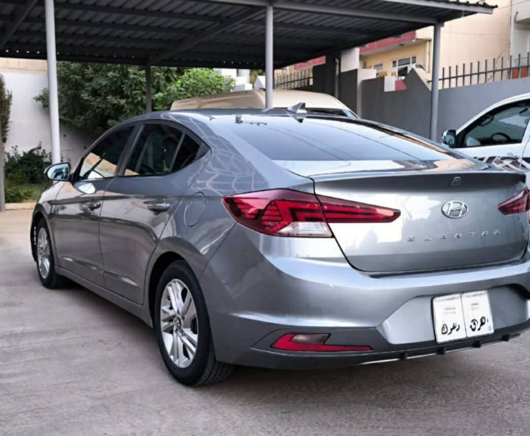 سلام عليكم
  ؟ بيع فقط؟ 
النترا امريكي  موديل 2019 ماشي 94 مايل حقيقي محرك ( 20 ) دوش شرط مامفتوح كير ( at)  بيها جاملغ و بونيد صبغ و ثلث قطع  كلير امريكا شاصي شرط اربك استيرن وجوا طاك رقم الشاصي و السونار  موجود رقم  سنويه لي 27 السعر 123 بي مجال قليل عليها غرامه 310 الف ينزل من السعر مكان السياره دهوك رقم موبايل *********** وتساب دهوك, العراق
