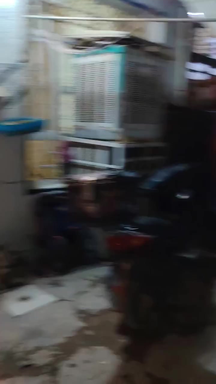 السلام عليكم يوجد بيت 70 متر واجهة 5 و20 سم ونزال 13 ونص غرفة واستقبال وغرفة كبيره فوك ومطبخ وحمام فوك وجوة امسوي وحدتين سكنية البيت نصه جديد ونص بناء وسط وبي سياج خارجي تقريبا 20 متر تشجير  مكانه حي اور قرب مدرسة المروئه خلف مستشفئ المؤيد للبيع بسعر 145 مليون بسعر ارض والشراي يجي يشوفه بهذا المربع الاتصال بلرقم 
***********
