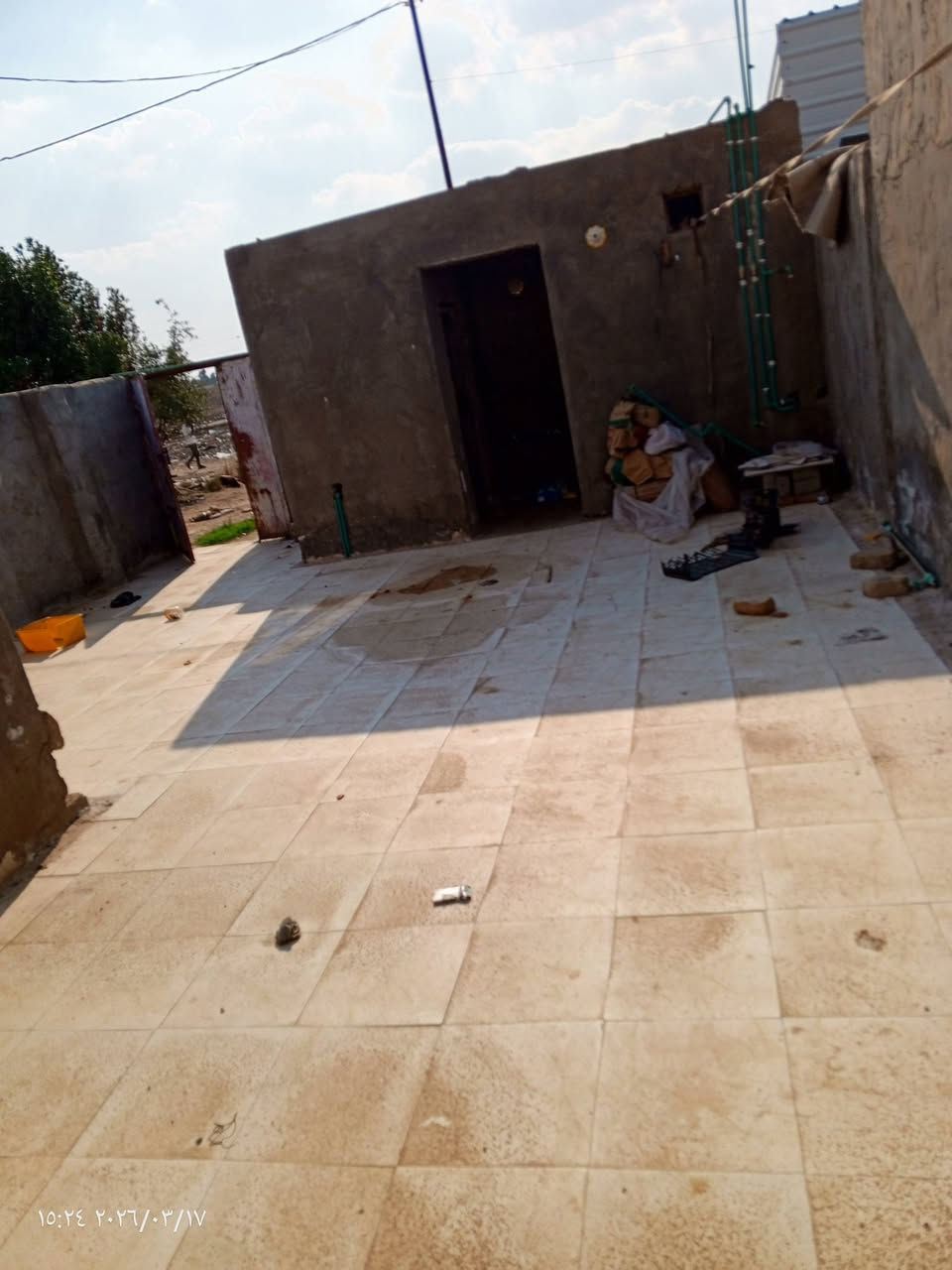 السلام عليكم.. بيت للبيع طابو سند ٢٥ منطقة الخولدية مقابل مستشفى القاسم مساحة ١٥٠ زائد فضله كدام البيت جاهز للسكن بس صبغ كامل وجان ماجر بالشهر ١٥٠ عدا الصبغ ما محتاج شي أرضية سيراميك حتى الحوش .. السعر مناسب ٢٣ وبي مجال قليل جداً للتواصل ***********
