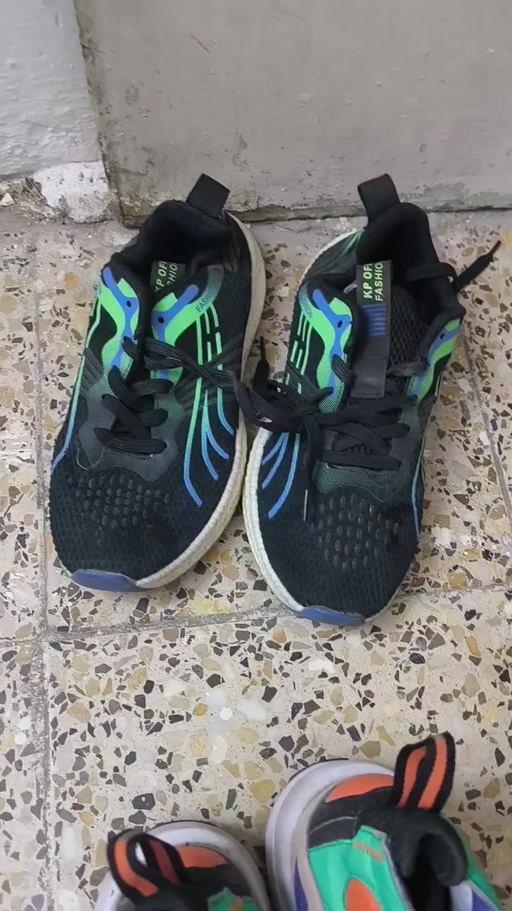 السلام عليكم 84 زوج ابيع شلع سعر زوج 6 آلاف ابيعلك 80 زوج وربع زواج هديه + 9 زواج مال اطفال هم هديه يعني مجموع الكلي 480الف القطع نظيفه كما موضح بالفيديو ملاحظه ابيع شلع 
واذا تريد توصيل موجود يصير مجموع 500 الف تحول الفلوس ودزهن الك 
او تحب تجي كل هلا بيك مكاني بغداد الشعب *********** اتصال او واتساب غير متواجد على فيس بوك
