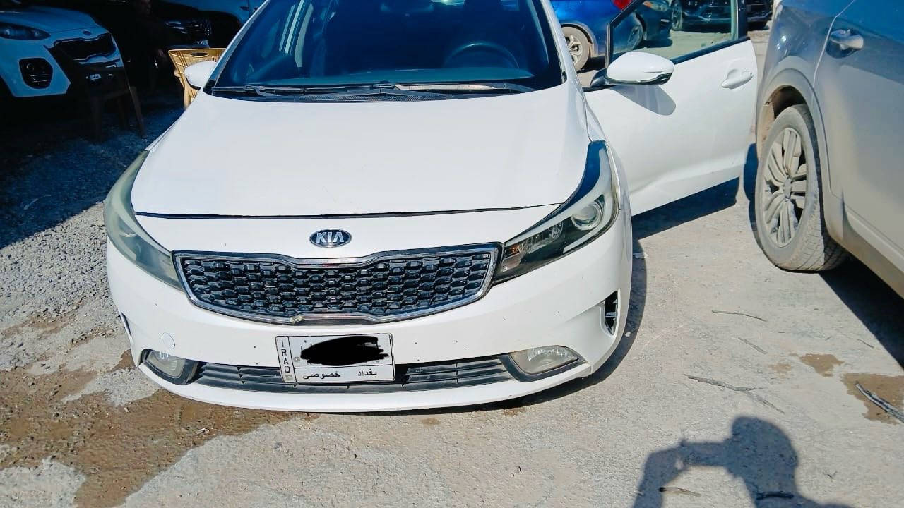 سلام عليكم لبيع او مراوس كيا فورتي 2018 لون ابيض رقم بغداد باسمنه وارد امريكي (( بيه جاملغ مبدل جهت اليمنه وربع الباب صبغ و نص البنيد صبغ )) مكينه 2000 دوش مكينه كير حداديه تبريد خير من الله وأجاهزه من جميع النواحي وسياره تحتوي عله ملاحظات بسيطه كشخوط بسيطه لأن سياره جانت عند مره وشويه مشخطتها  وجاهزه من جميع النواحي  
مكان بابل المسيب 
للاستفسار ‭0771 443 4246

