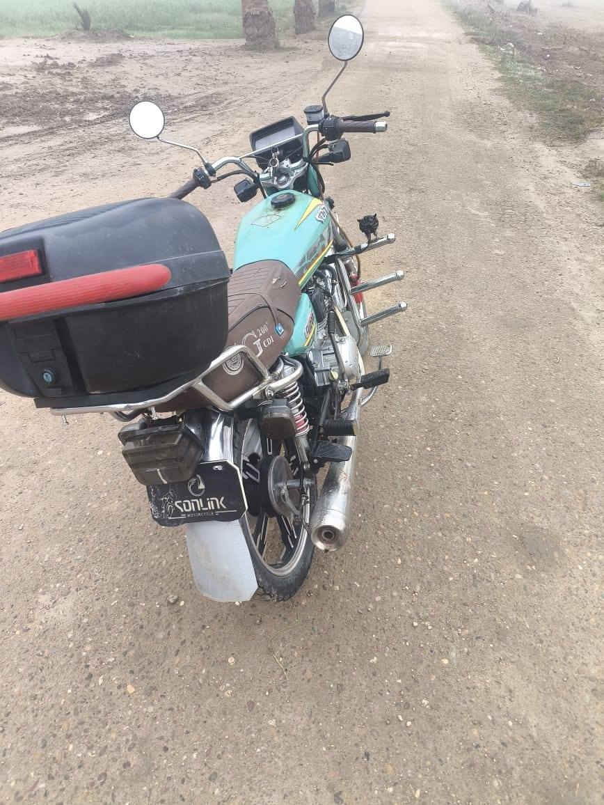 سلام عليكم دراجة سيفان سويلنك موديل 24نضيفئ كلش اشاير لايت عالي ناصي كلشي شقال اشاير محرك. 200 مكفول كلشي شقال السعر 700وبيهة مجال المكان اطراف الشعلة ببراهيم ابن علي ***********
