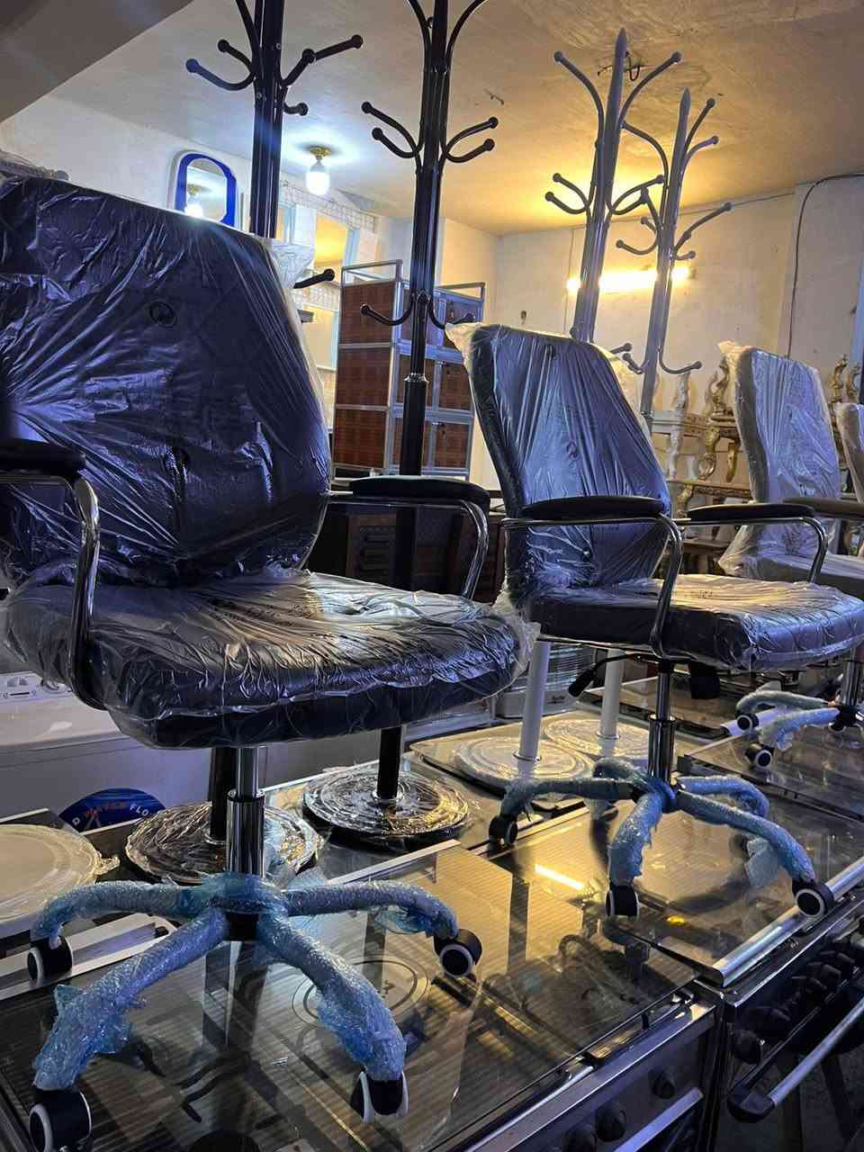 السلام عليكم توفرت كراسي دوار الاصلي متوفر بي الوان العنوان شارع ٤٠معرض المدينه للاثاث ***********
