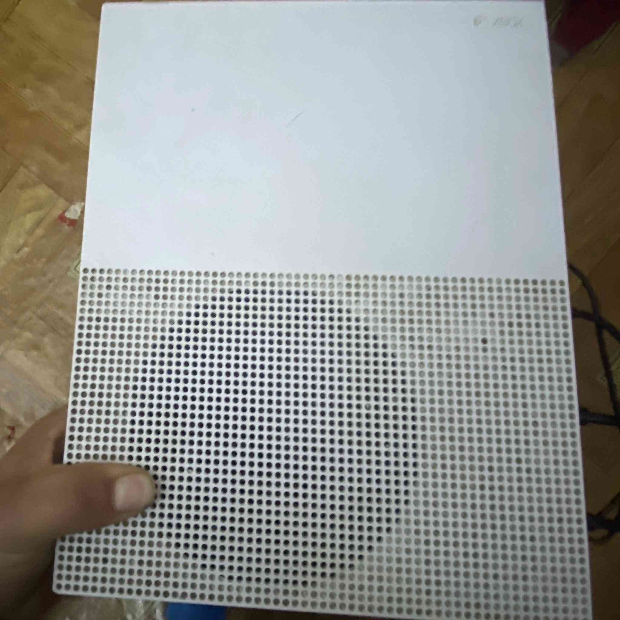 اكس بوكس وان اس ويا هذن الملحقات البل صوره وجوستك ذاكره 512 ما مفتوح ول يريد يراسلني وتساب او يتصل بل رقم ‭0776 410 8727‬
