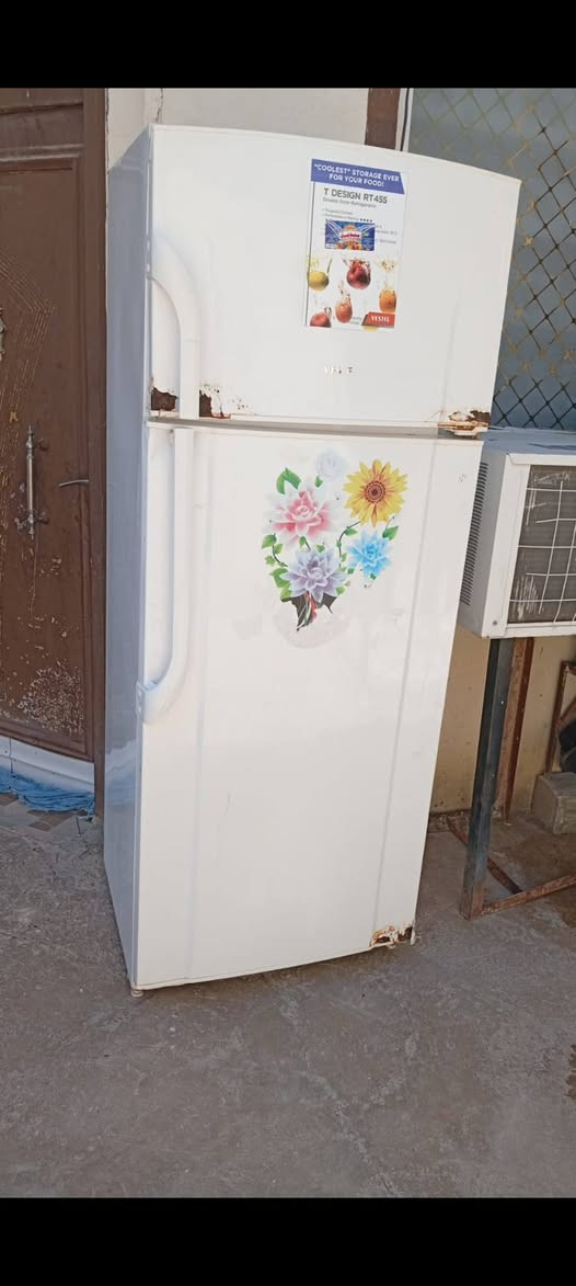 اغراض منزليه مستعمله للبيع الموقع المحل مقابيل المطحنه اي حاجه اتريداتصال بهاي الرقمين *********** او***********
