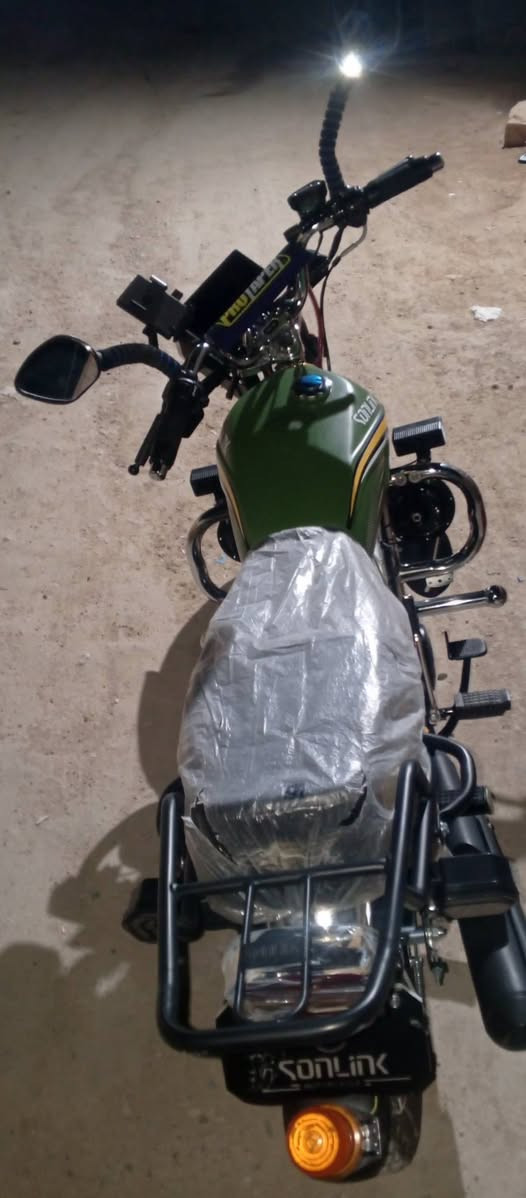 مكلف بلنشر دراجه مديل 25 محرك200 امزوده هورنات+بلاجكترات اخوان الدراجه ماشيه 700 كيلو دراجه  بعدها زيرو ع ايد صاحبها مملعوب بيها وتجي تشوف بعينك وهذا رقم صاحبها***********7
