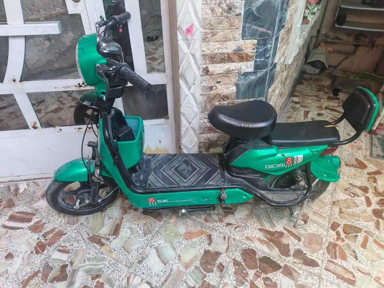 دراجه للبيع السعر ٢٠٠ ابيعلك هل موجود لان مااعرف شنو سبب الإطفاء مالته ***********
