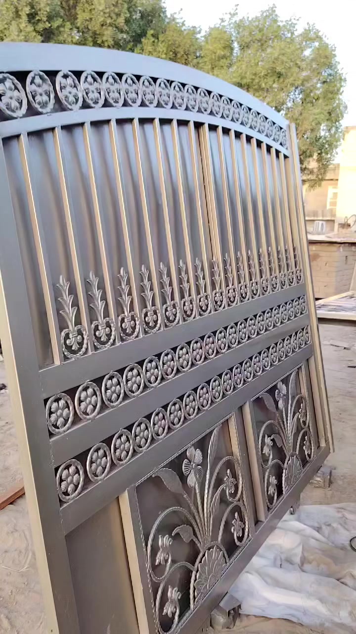 حداده الزيدي لكافه اعمال الحداده بادق لتفاصيل شغل درجه اوله عنوانه الناصريه شارع الموحيه السايدين خلف بلديه حي اور *********** واتساب
