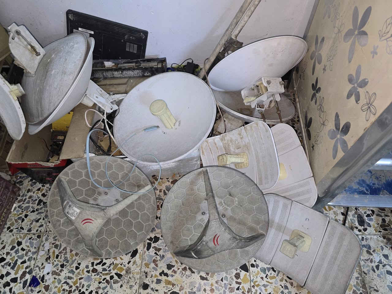 السلام عليكم
وجبة غراض انترنت مستخدمة للبيع
حديد ايراني ٣٥
بوربيم
سكترات 120 مع ٩١٢
سكترات 2.4 مع روكت 2.4
سكترات 120 مع روكتات xw
دشات 30 ubnt
دشات انتي نويز 27، 26,23
912 5G
912 6G
921 netmetal
922 netmetal
Rb2011
Rb3011
Rb951
C5c 24V
Lhg60
B11. 120 
نانوات M5 Xw
نانوات m5 xm
لايت بيم
دعسوقة بث
Qrt5
باتش بنل ١٦ كيكا
باتش بنل ٢٤ بورت ١٠٠
سيسكو 2960 بورتين كيكا
سيسكو 2960G 48PORT كيكا
سيسكو 3750G 48PORT كيكا

عاكسات ١٢ و ٢٤ فولت
اسميات
محولات سكاتر اصليه
انجكترات 1 كيكا

يوجد توصيل كافة المحافظات 
لتثبيت الحجز
***********
***********
