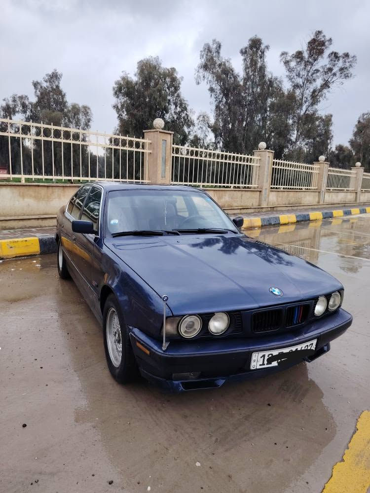 السلام عليكم
BMW للبيع
موديل 91
حجم 525i
محرك كير شرط
محرك كبس 
كير توماتيك
جامات 4 كهرب
السقف مطوز بس
تبريد ثلج 
تتدفئه شغاله
شرط التحويل
هزا جديده
السعر 60 وبي مجال
***********
*********** موصل, نينوى
