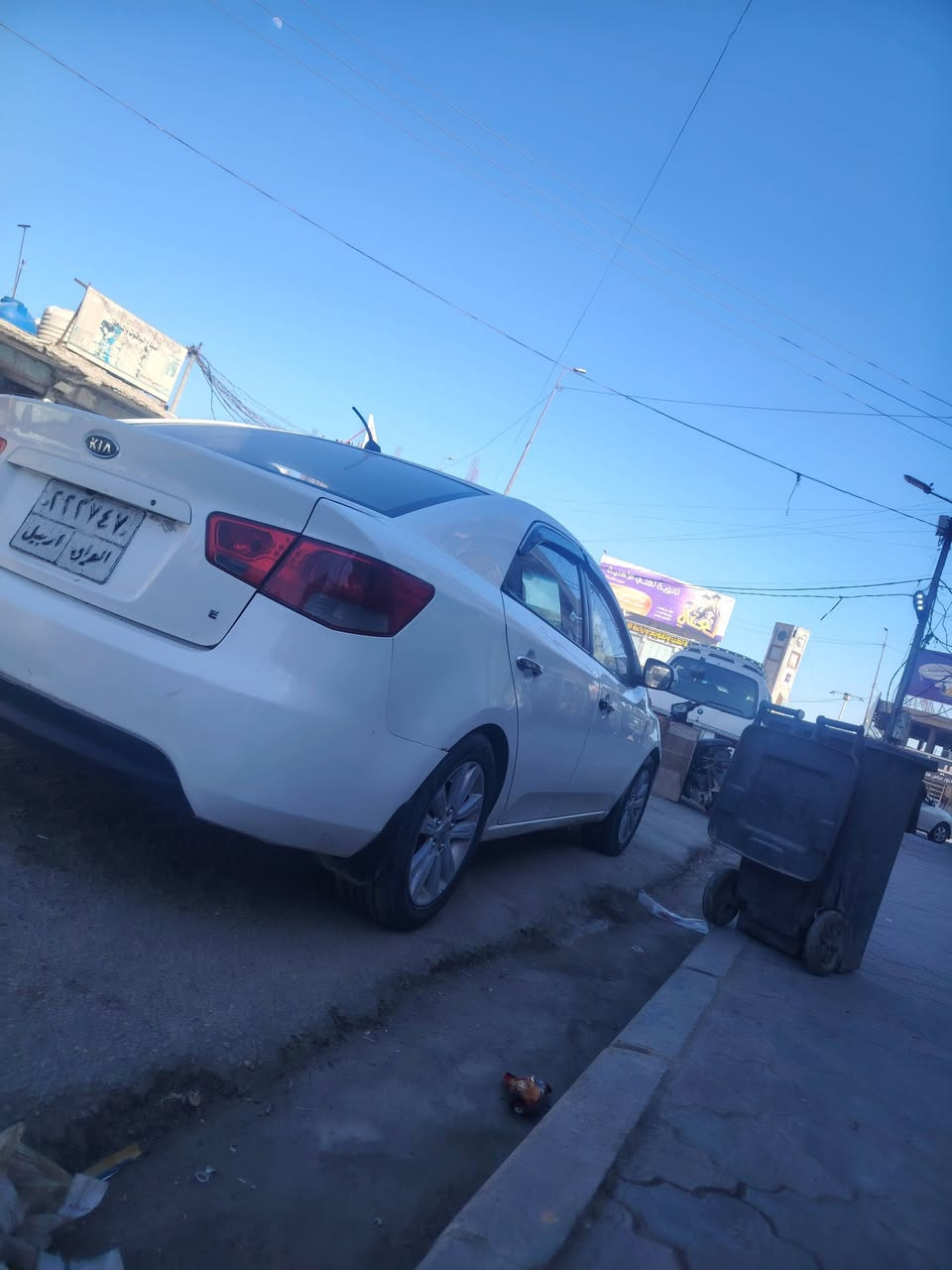 السلام عليكم سيراتو مديل ٢٠١٢
مكفوله محرك ١٦٠٠ حداديه قبل شهر سويتها  وكير ومحرك شرط مكفول معروضه 105 ومراوس بدوج جارجر وطي فرق هم ترهم رقم ***********
