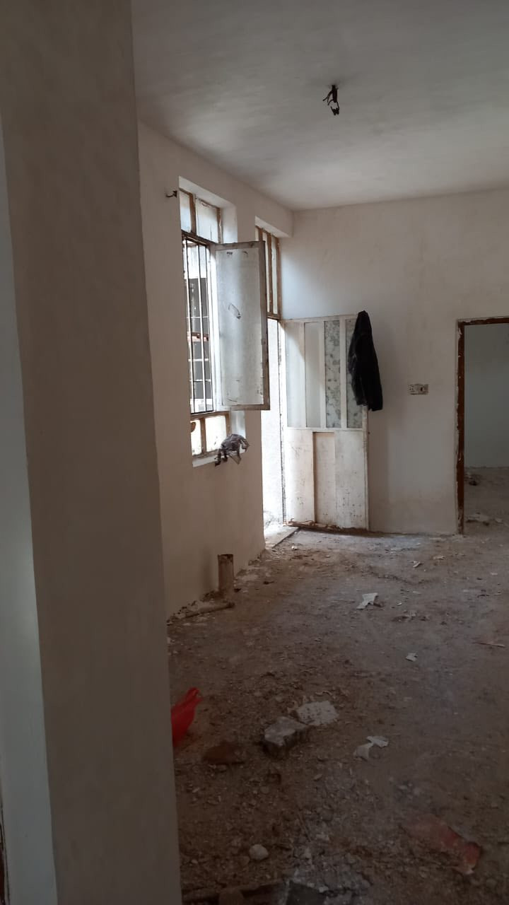 بيت البيع 100م بي غرفه وستقبال  بيت نضيف مكان مسقط شارع عقيد علي 
‭٠٧٧٢ ٩٩١ ٤٧٧٣‬رقم. سعر 60
