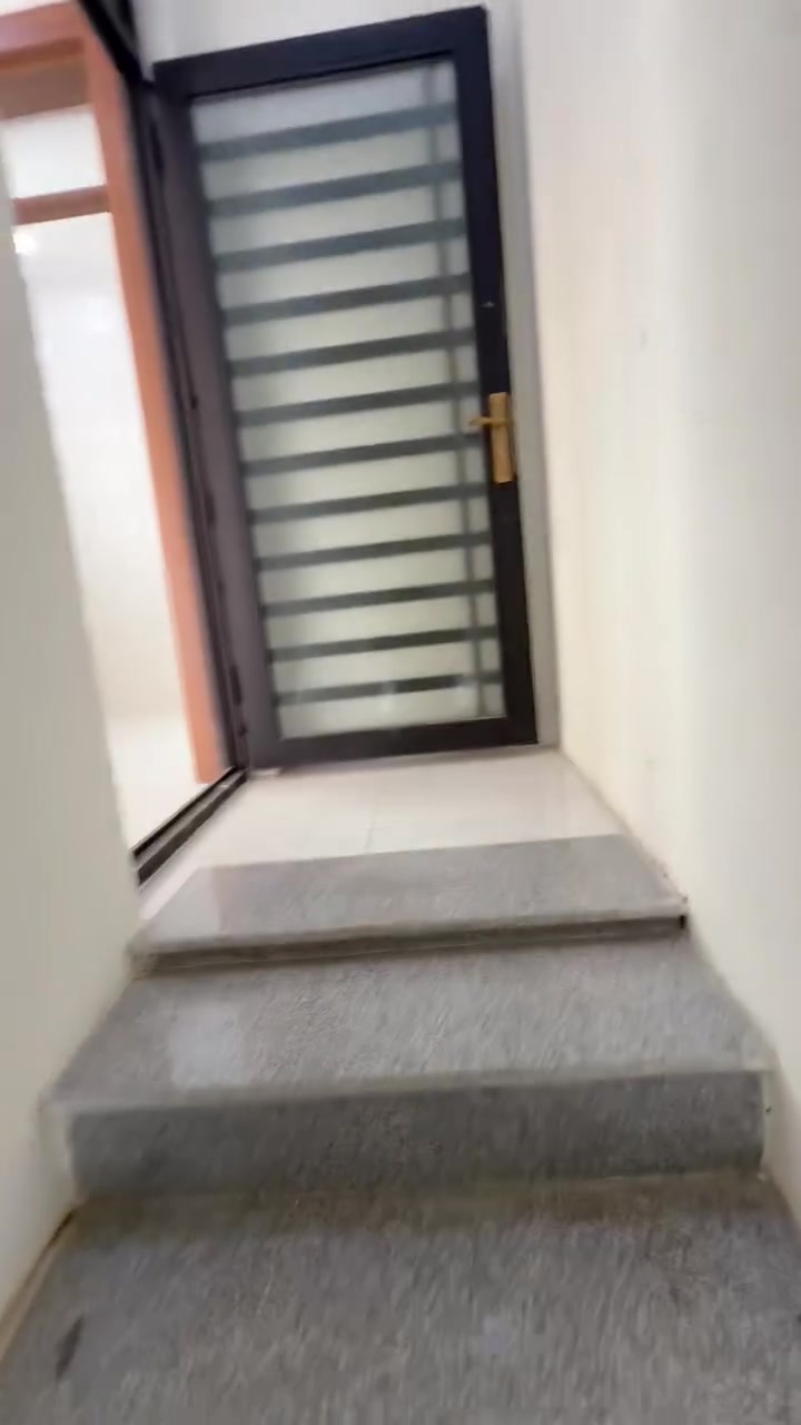 مشتمل للايجار معزول غرفتين وصاله بالكون امامي وسطح نهايه شارع عمر مقابل قصر بلاسم حصراً عائله موظفين قفل ايجاره 550
***********
