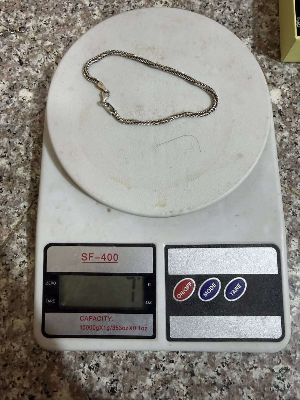 السلام عليكم
سوار سيف الامام علي ومحبس جدد الوزن 34 غرام
زناجيل فرعوني جدد الوزن 36 غرام 
سوار فرعوني  مستعمل نضيف 11 غرام
سوار ذيل الثعلب مستعمل نضيف 7 غرام 
المكان كربلاء ماعندي توصيل 
الغرام 4 قفل


**إذا كنت صاحب هذا الإعلان وتريد حذفه لأي سبب، رجاءا أرسل رسالة إلى الدعم الفني**