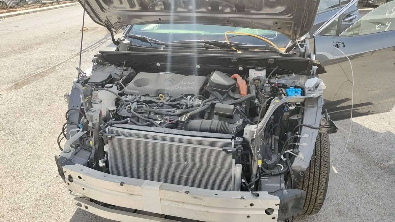 ◇ للبيع فقط ◇

      !! Rav4 2024 Hybrid Limited !!

➖️ تويوتا راف فور موديل 2024 بانزين + هايبرد 

➖️ (رقم مؤقت )

👌 فول مواصفات 

➖️ عداد المسافة 1799 ميل 
➖ ️بصمة ابواب وتشغيل
➖️ فتحة سقف 
➖️ تشغيل عن بعد
➖️ فور ويل 
➖️ محرك 2.5 هجين 
➖️ فول تحكم ستيرن 
➖️ اشاير بل مري
➖️ كامرة خلفيه دوران جميع الاتجاهات
➖️ كشنات الأمامية كهرباء 
➖ ️كشنات جلد
➖️ غيار السرعة/ الگير(Traptronic units)
➖️ مود درايف 3 انظمه سياقه ECO / NORMAL/ SPORT 
➖️ هاند بريك كهربائي
➖️ اوتو هولد ( Auto Hold )
➖️ تحديد مسار ( Lane Assist )
➖️ مانع تزحلق ( Traction Control )
➖️ نقط عمياء ( Blind Spot )
➖️ رادار 360 درجه 
➖️ تبريد قطعتين
➖️ جنطة كهرباء

سيارة وارد امريكا دخول جديد حادث كما موضح بالصور مع غراضه البلادية ➖️ بدون دواخلةوشواصي و جميع الايباكات سليمه

➖️ للأستفسار ☎️☎️
                                      ***********
