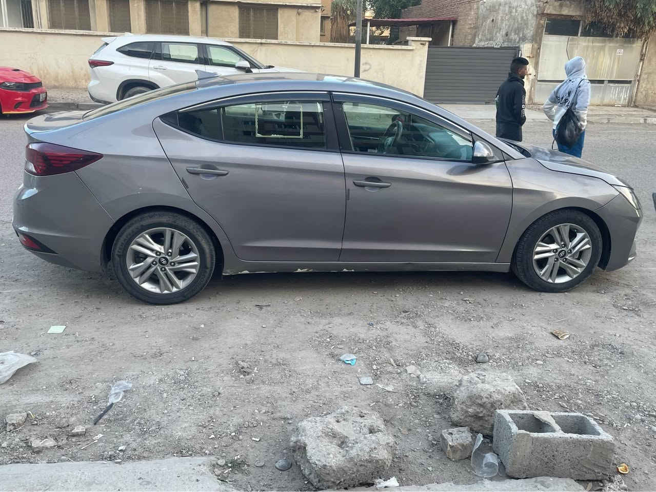 السلام عليكم 
الانترا امريكي موديل 2020 
حادث تبديل قطعتين جاملغ و باب عكس السايق 
و صبغ بنيد و باب خلفي عكس السايق كلير فقط 

ايرباك سليم بدون لغد ولا شواصي 
ماشية 70 ميل و قابل للزيادة 
مواصفات السيارة 
مكينة 2000 كير AT 
رادار امامي و جانبي 
تحديد مسار 
كروز سرعة 
2 وضيعات قياده نورمال و سبورت 
مانع انزلاق 
شاشة كبيره بلادي وكار بلي 
تبريد شاشة 
كهربائيات شغاله ما بيه نقص 
تحكم ستيرن جيهتين 
سيارة كامله و ما بيه نقص الحمد الله
بسمي السيارة  
السعر 130 و بيه مجال بسيط 
العنوان بغداد الزعفرانية 
*********** بغداد, العراق
