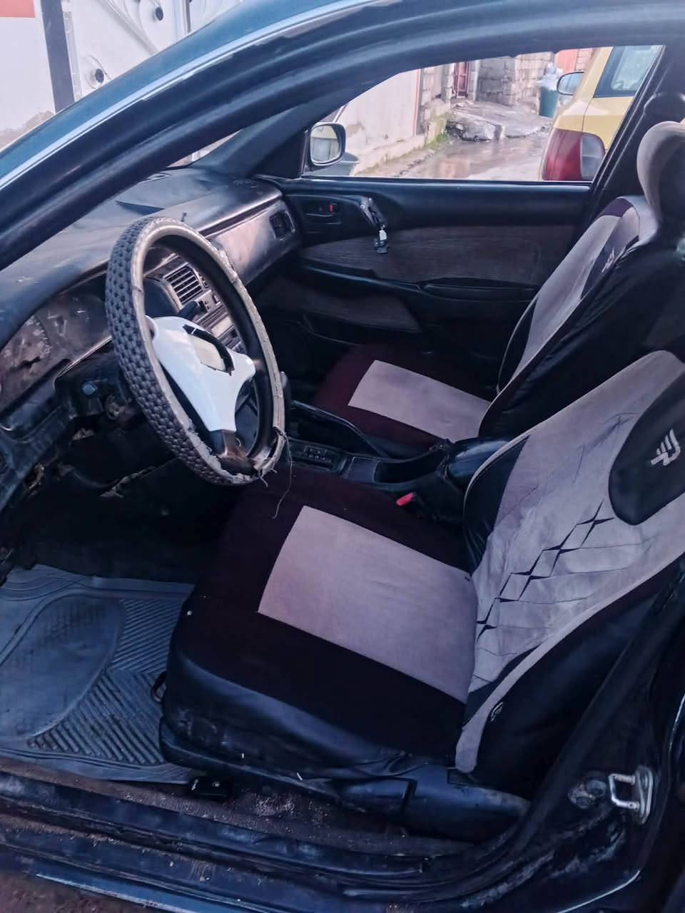 السلام عليكم سياره فرخ بطه موديل1992 للبيع رقم نينوى شرط التحويل محرك بي نفخ  كير شرط السعر 35وبيه مجال عنوان موصل حي التنك الستفسار أكثر انتصل على الرقم ***********
