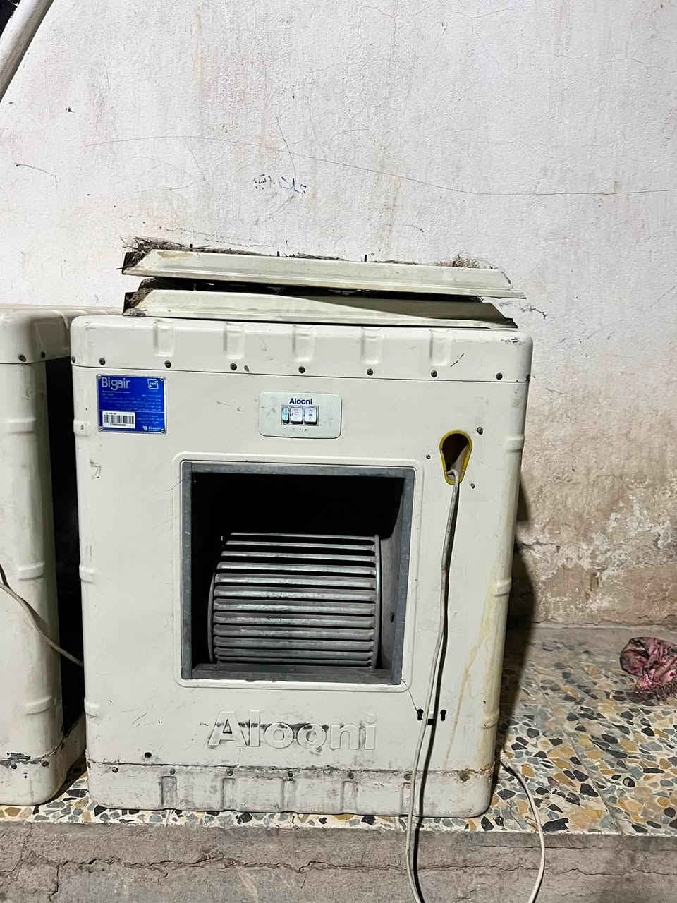 مبردات 2 و كونفيرا حجم كبير
المبردات بعدهن جدد ونضيفات 
مستخدمات فترة قليلة
الكونفيرا نضيفه وشغالة 
الكونفيرا 175 الف
المبردات الوحدة ب100 الف 

مكاني الرمادي شارع 60
***********
***********
