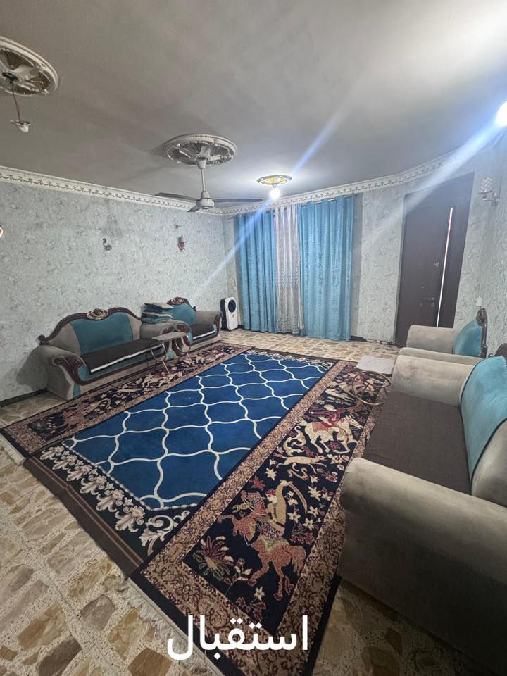 سلام عليكم للبيع
بيت ٢٠٠ م . واجهة ١٠ نزال عشرين

بناء ٢٠١٢ محدث ٢٠٢٢.

طابقين ؛-

الطابق الاول 

غرفة استقبال كبيرة مع حمام صيوف خارجي و مطبخ و صالة و غرفتين نوم و حمام داخلي.

الطابق الثاني :-

غرفتين نوم و صالة و حمام 

يحتوي البيت على سطحين 

البناء طابوق بالكامل

المنطقه ماء ومجاري وكهرباء والنت ضوئي

العنوان بغداد جسر ديالى القديم 

شارع مستشفى الخطيب 

شارع اسواق حسين الدفاعي 

عرض السارع ١٠ م
للاستفسار 
***********
