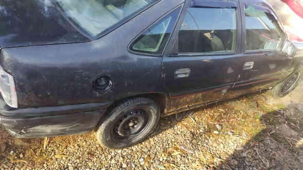 السياره مايعوزها ربع مال جناي سعر ٣٥  حجم ١٨ موديل 93 كابون السياره بسمي محرك كير جديد  طخم  كلو جديد طخم تايات تواصل ***********
