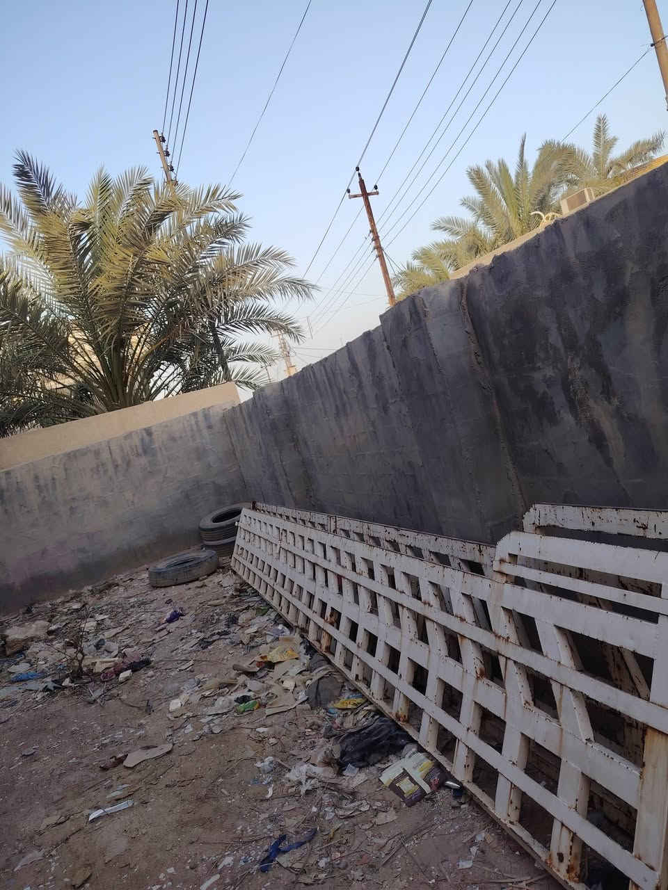 للبيع سعر مناسب جدا بصره المدينه ***********
