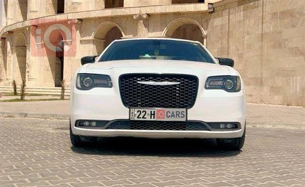 السلام عليكم ورحمه الله وبركاته 
اوباما كرايسلر 2018 خليجيه شركة أقليم هارلم 
سياره كامله اي نقص ما بيها 
چاملغ الخلفي نص صبغ بدون دواخل 
تخم تاير جديد باتري جديد السعر 26000 و بيها مجال العنوان بابل قضاء المحاويل
*********** واتساب
