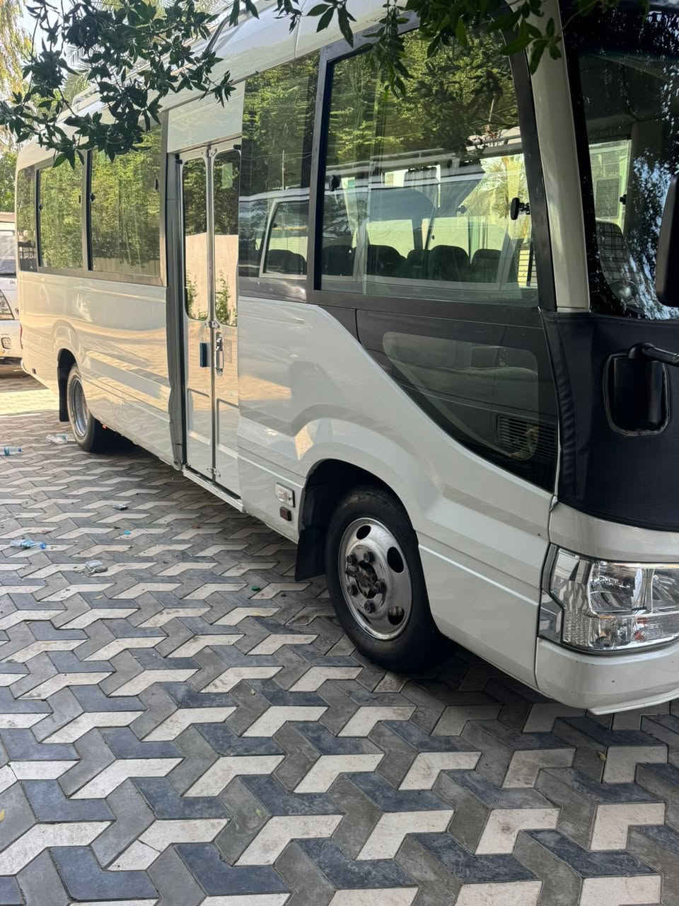 سلام عليكم كوستر لبيع موديل ١٩ سياره جاهزه من كلشي سياره كير مكينه اكسن كله كفاله بيه صبخ مال كويت بل طويله  بدون معجون تبريد محمور  بيه غاز مال شمال تخم تاير حداديه  جديده  وسعر ٤٦٥ بيه مجال هذه رقمي ***********
