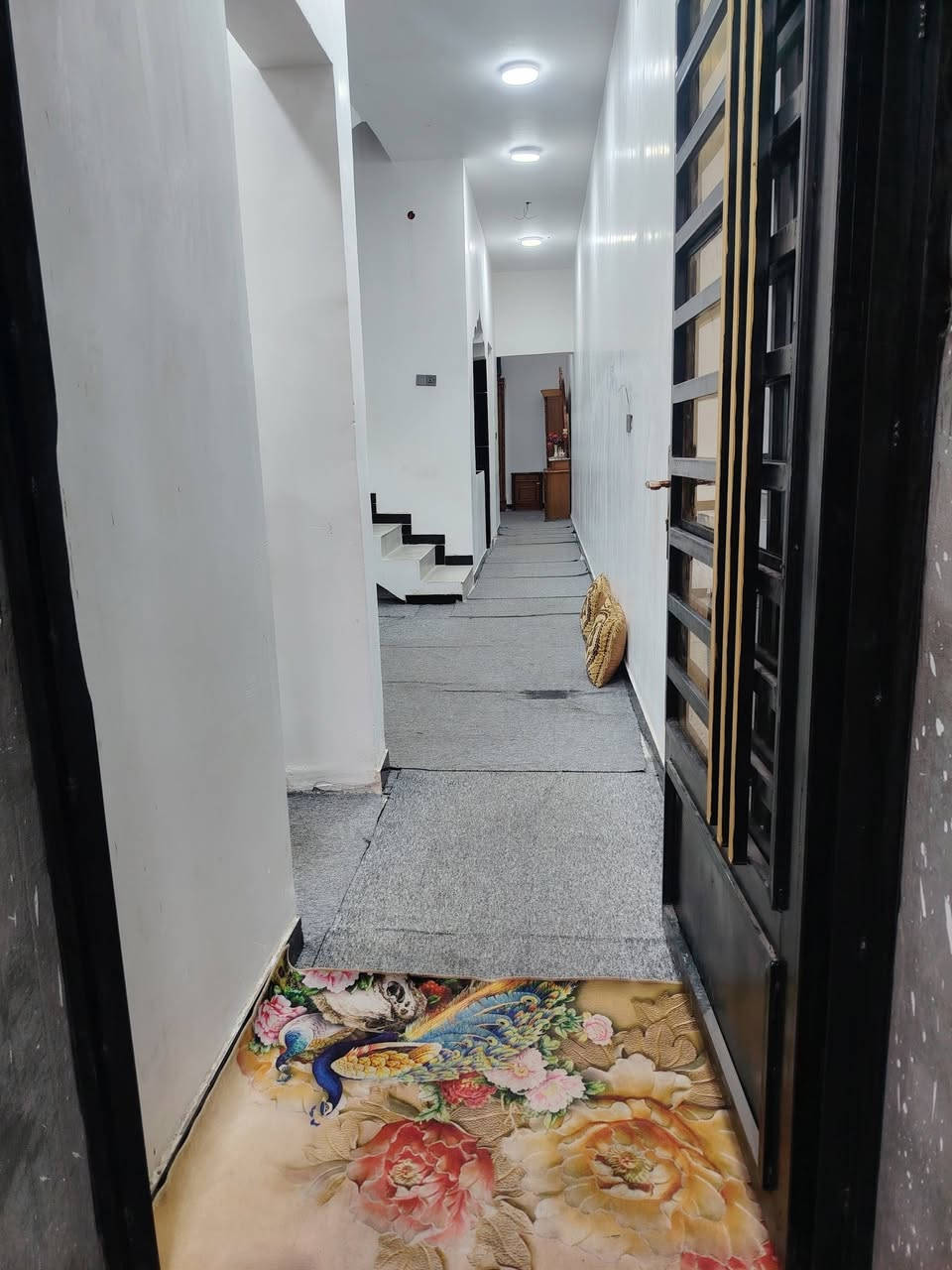 السلام عليكم
دار سكن للبيع وقف سني اصولي المساحه ١٠٠ م بناء حديث ودرجه أولى يحتوي على استقبال  مطبخ  صاله  غرفتين منام  وصحيات داخليه وخارجيه
العنوان البصره ابوالخصيب طريق الوسطي شارع الأمل
السعر 57 مليون وقابل للتفاوض
الرقم *********** مكلف بالنشر..
