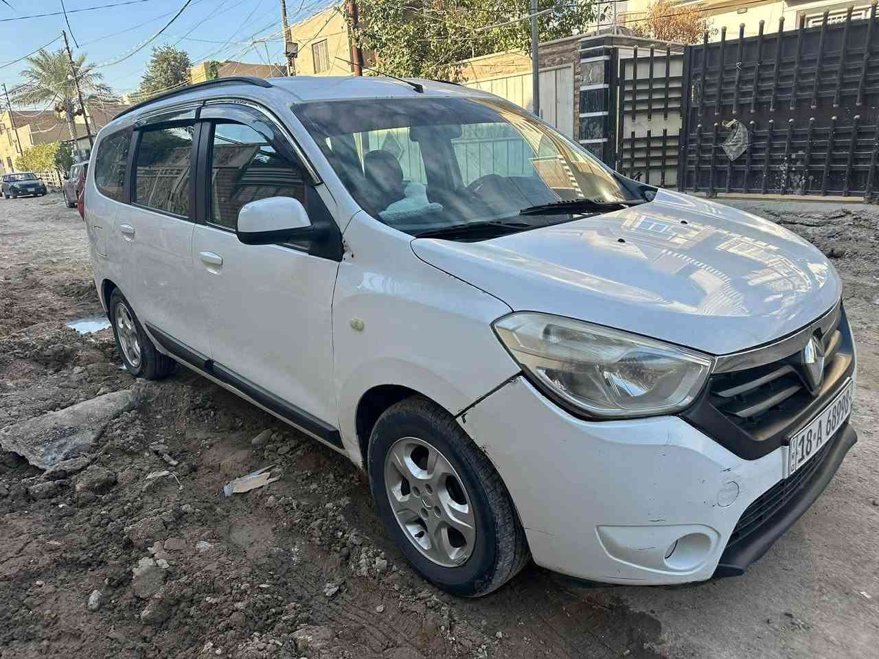 للبيع رينو 7 راكب موديل 2014 رقم بابل ***********
