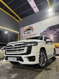 لاندكروزر GXR • ٢٠٢٣ • ماشي ٣٠ الف