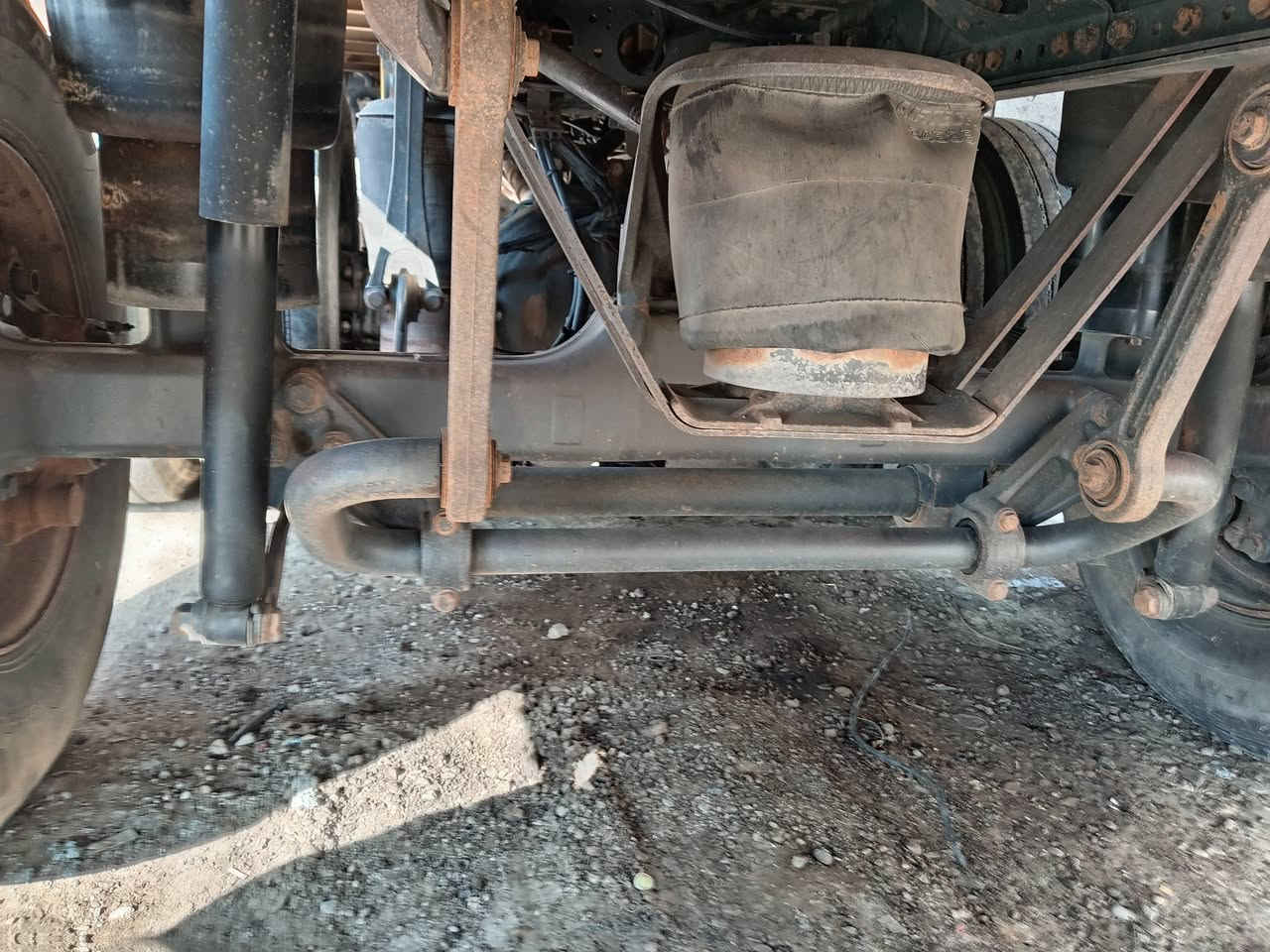 سلام عليكم ورحمة الله وبركاته موجود تك تاير مال 2009 مراوس في دبل تاير ***********
