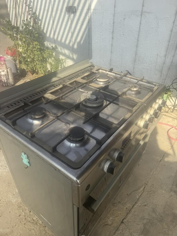 طباخ خمس عيون للبيع شغال ونظيف مابيه اي عطل وعيونه زركه وصناعته ايطاليه
Areston
*********** المكان حي الجهاد ورايده ١٥٠
