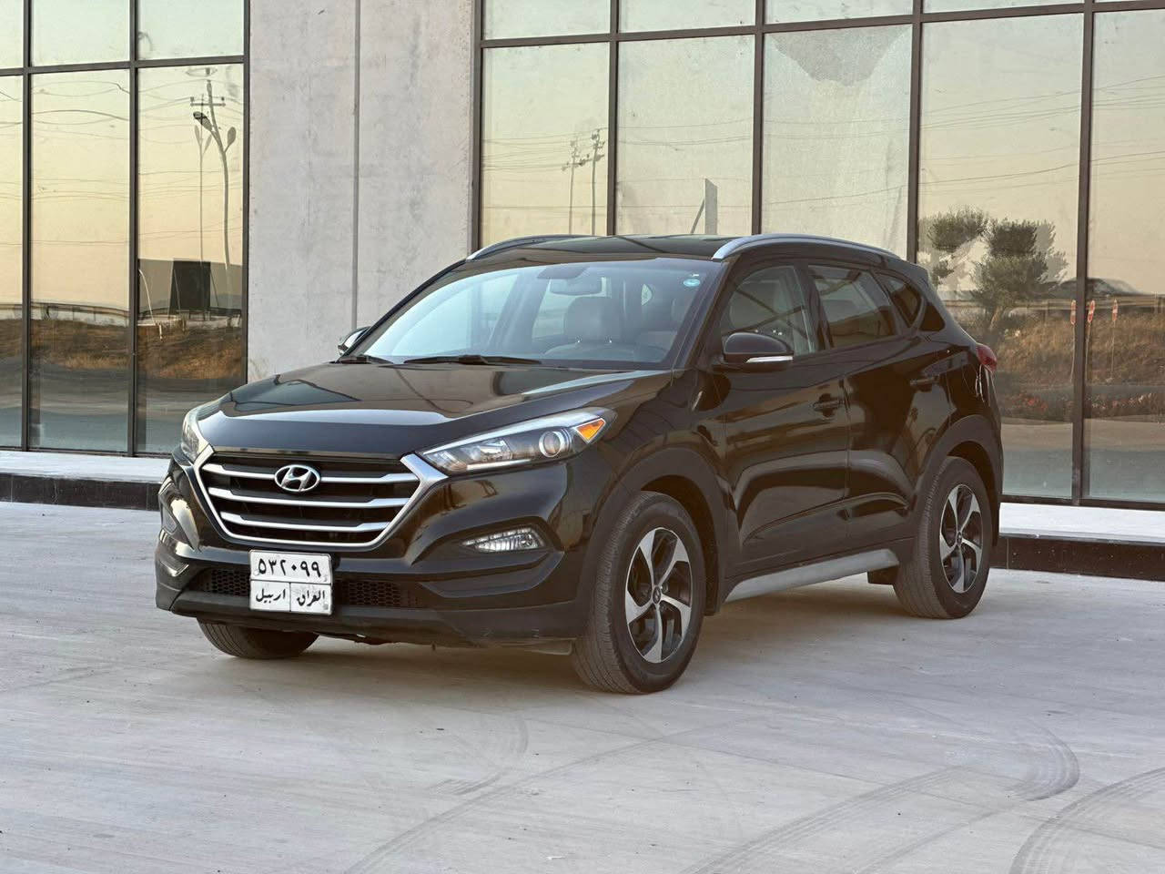 هونداي توكسان موديل 2017 بابين مبدل شركة يعني السياره بدون صبغ بدون دواخل بدون ايرباك كله سليمه شركة محرك جديد كير جديد  
السياره فول ما عدا فتحة السقف بصمه شاشه كبيره كاميرا شغال عن بعد فور ويل AWD السعر ١٥٠ ورقه 
***********
*********** دهوك, العراق
