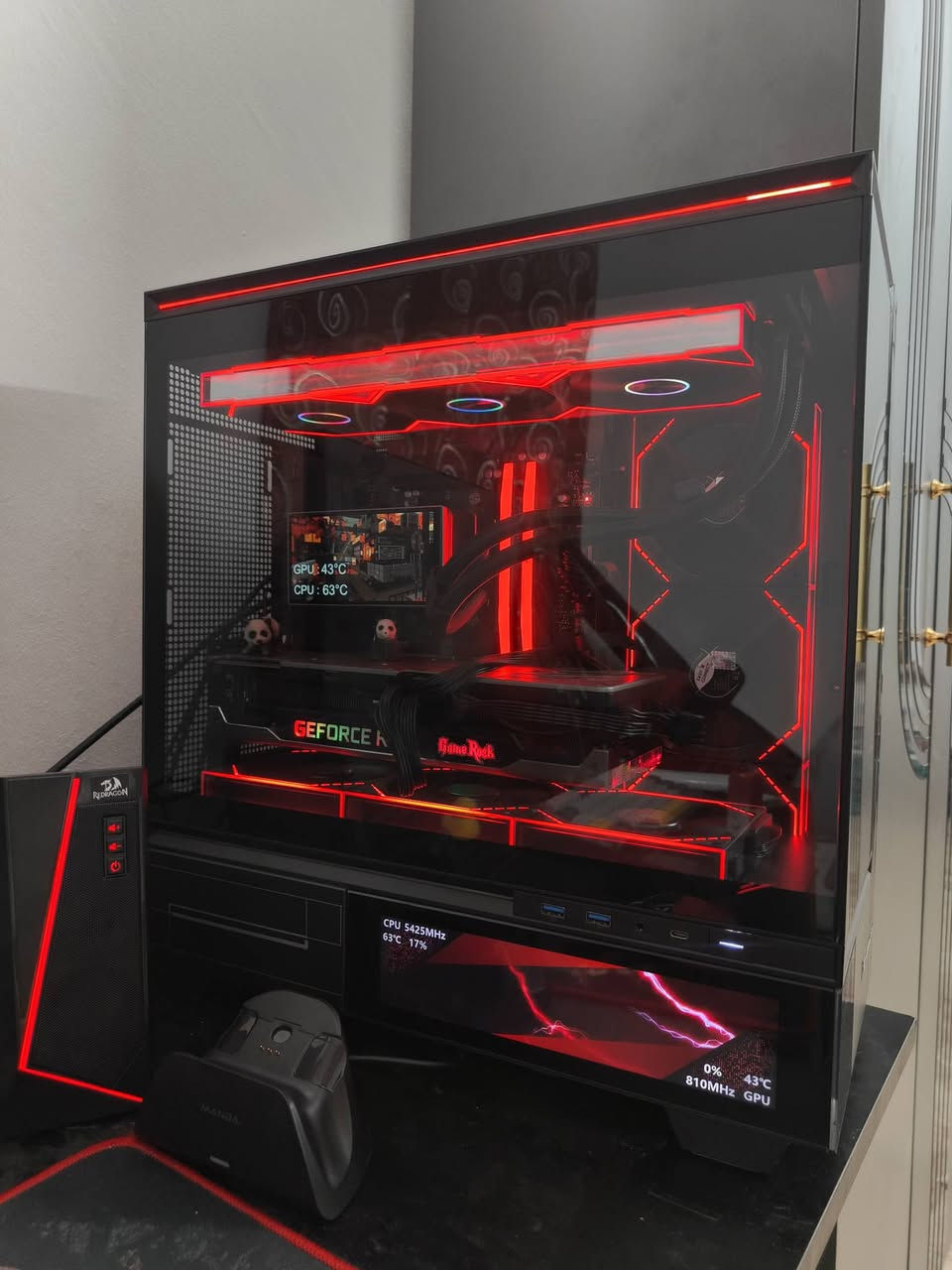 🔥 للبيع سيت أب Gaming كامل تجميعه لل2k على اعلى اعدادات  🔥
📍 بغداد

💻 مواصفات الحاسبة:

• CPU: AMD Ryzen 5 9600X (جديد)
• Cooler: Pro Flow 360 Liquid Cooler (جديد)
• Motherboard: Gigabyte B850 GAMING WIFI6 (جديد)
• GPU: Palit GeForce RTX 3080 GameRock
• RAM: Corsair DDR5 6400MHz 32GB (16×2) (جديد)
• Storage: WD_BLACK SN7100 1TB NVMe SSD + SSD 1tb
SSD 512GB
• PSU: 850W Power Supply (جديد)
• Case: M10 Vision (جديد)

🖥️ الملحقات:

• شاشة Mi 2K Gaming Monitor
• كيبورد AJAZZ AK820 Pro
• ماوس Attack Shark R1
• سماعات Redragon Speaker
• مايك احترافي
• جويستك Mamba

✅ أغلب القطع بحالة ممتازة
✅ كراتين القطع موجودة
✅ جاهز للألعاب والشغل الثقيل
✅ البيع كامل فقط

📩 للاستفسار مراسلة خاصة


**إذا كنت صاحب هذا الإعلان وتريد حذفه لأي سبب، رجاءا أرسل رسالة إلى الدعم الفني**