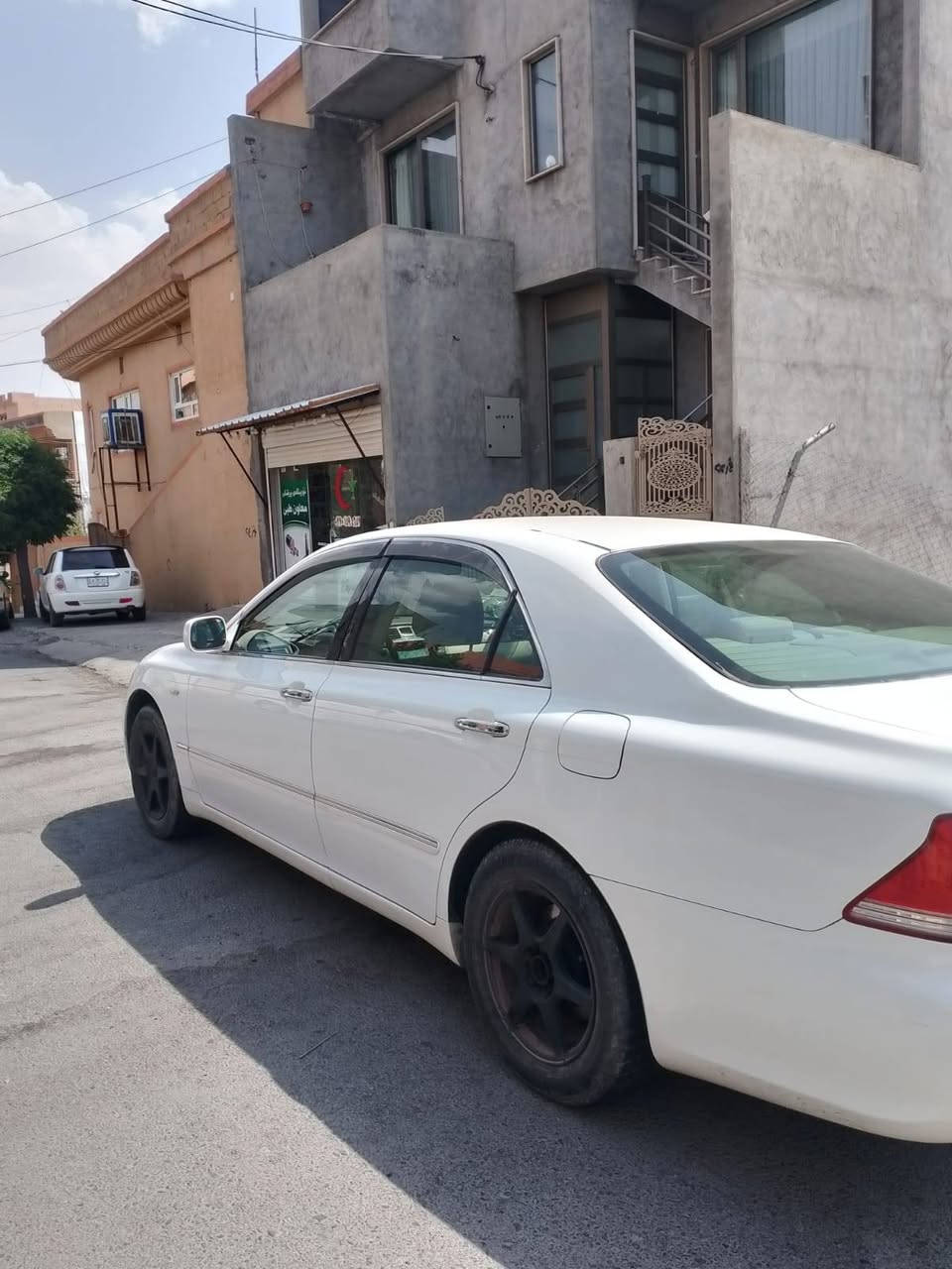 TOYOTA CROWN شاینە 
GRS180 گێڕ و مەکینە بچوک
2004
دوو دووگمە
تەقەو ڕەقە بە شەرت
برێک و شتی هەمووی بەسراوە
تەبرید و ساردوو گەرم بە شەرت
***********  *********** سعری46$ مەجالێکی برایانە
