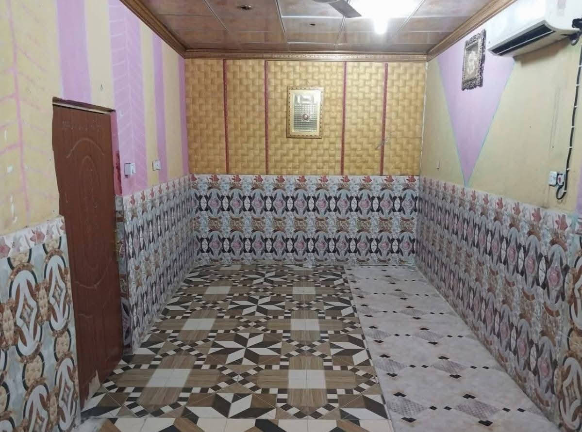 بيت حواسم غرفتين 5/5 وكل غرفه وراها منور وصاله ومطبخ وصحيات ودوانيه 7 متر البيت بناء جديد مسلح وكله سيراميك وسقوف ثانويه سعر 30 وبي مجال للشراي
المكان بصره حي الاصدقاء قرب جامع العباس ***********
