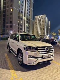 لاندكروز 2017 VXS  وايت ادشن 8 سلندر  فول لكزس محرك5700 مكفوله من صبغ ...