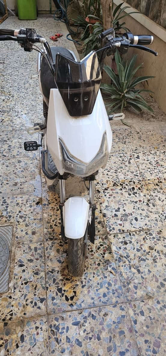 الدراجة نضيفة فقط تحتاج شحن بطارية السعر 150
***********
