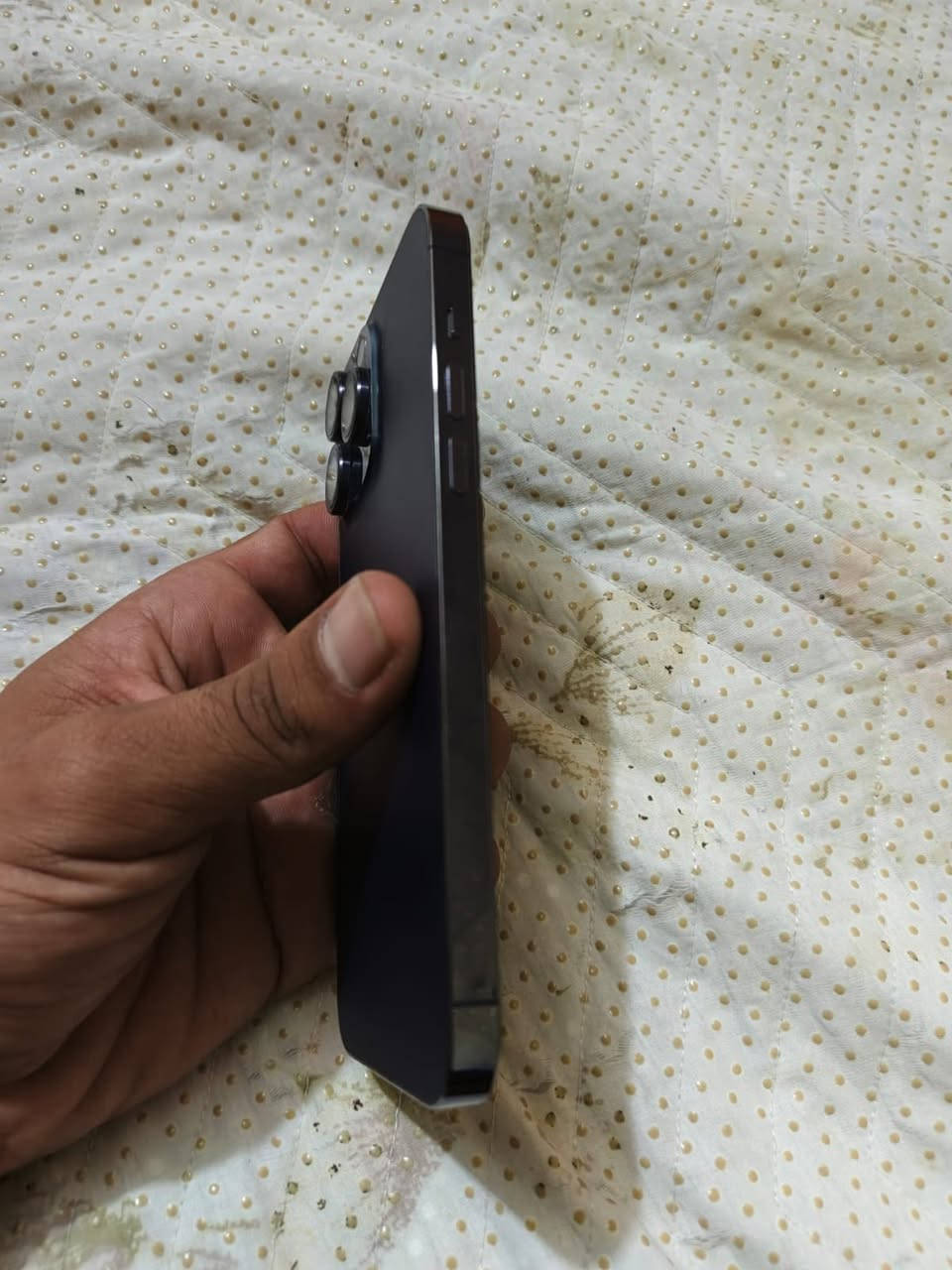 سلام عليكم 14 برو ماكس للبيع كفالة عامة من كلشي بطارية 85  ذاكرة 256 لون بنفسجي ما بي كارتون وصل شركت القلعة موجود او ويا كفرات ثنين حلوات او ويا شاحنة بس  ال14 برو ماكس معرف بل شحن او اداى كلش حلوو سعرة 750  بي مجال كلش بصيط مكاني بغداد جسر ديالى الرقم للتواصل *********** ما متواجد فيس بس رقم متواجد رجأ اخوي المو شراي لا يتصل ولا يتعبني

