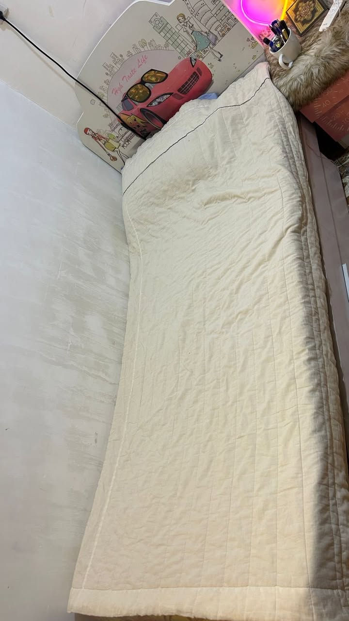 غرفة نوم للبيع
نظيفة جدًا واستعمال خفيف
السرير قوي مع كنتور + وميز مراية + وميز جانبي 
الحالة ممتازة
السعر ٢٠٠ للاستفسار اكثر التواصل ؏ هذه الارقام 

‭٠٧٧٧ ١٠٠ ١١٥٢‬
‭٠٧٨١ ٤٣٠ ٣٠٦٢‬
