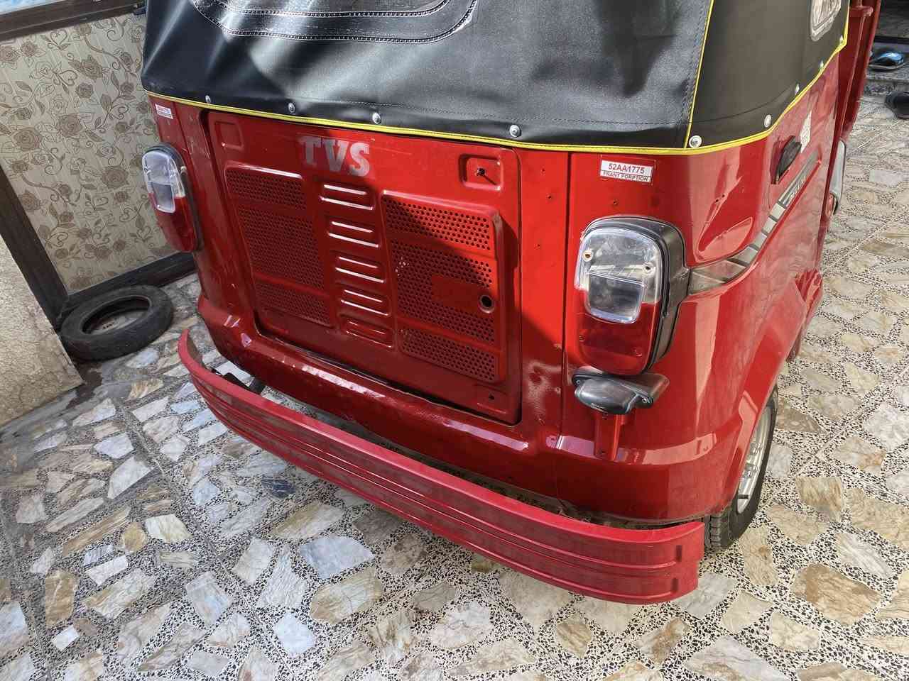 سلام عليكم 
تكتك 2019 نظيفه
متروكه 
السعر 3500 وبيه مجال
بغداد   
الرقم *********** متواجد واتساب ورقم
