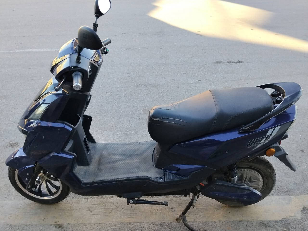 السلام عليكم للبيع دراجه شحن شكل سكنس شركه MTR  /بطاريات حجم كبير  شلون مال ستوته  عدد 6 بطاريه  تبديل 3 سرعه سعرهه 700 الف مكان الحريه شارع المعارض   ***********
