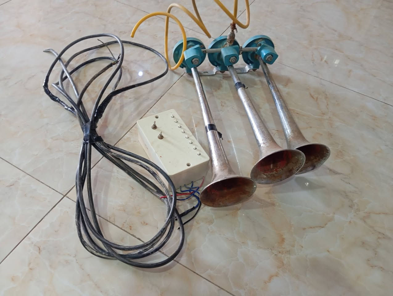 سلام عليكم هوك البيع سعر 200 هورن 65 نغمه سعر 110 ***********
