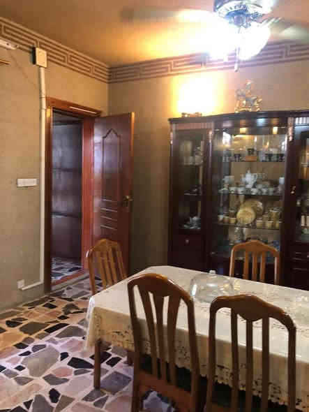 بيت ٥٥٠ متر في حي الفلاح الثانية وصل بلدية بناء مميز موقع مميز 
البيع مستعجل ( ***********
