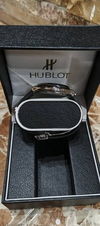 ساعه هلوبلوت • حركة سويسرية • مقاوم ماء ١٠م