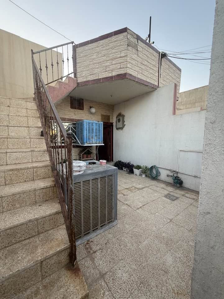 عقار للبيع✨✨

بيتين للبيع طابو صرف كل بيت ١٠٠ متر المجموع ٢٠٠ متر بيت نضيف 

كل بيت يحتوي على هول و مطبخ مدموج و غرفة وحده مع الصحيات 

الميزه في هذه البيت يحتوي على حديقة ١٠٠ متر 

بيت تجاري 

الموقع:حي العسكري قرب جامع الرحمة 

للاستفسار: ***********
